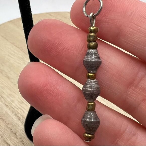 🍭6/$30 Gray silver and gold tone dangle drop earrings - Picture 2 of 4